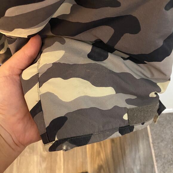 L.L. Bean Grey Camouflage Snow Pants Winter Pants Ski Winter Sports Sz 16 Kids - Picture 10 of 13